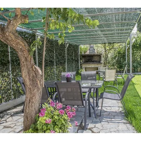 Apartament House Diakos *
